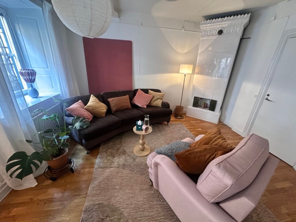 A calm space to understand your mind, navigate life´s challenges, and move toward meaningful change